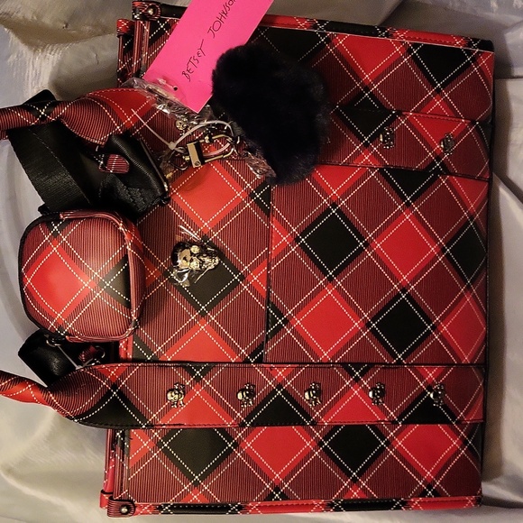 BETSEY JOHNSON skull 💀 detailed - Picture 1 of 8